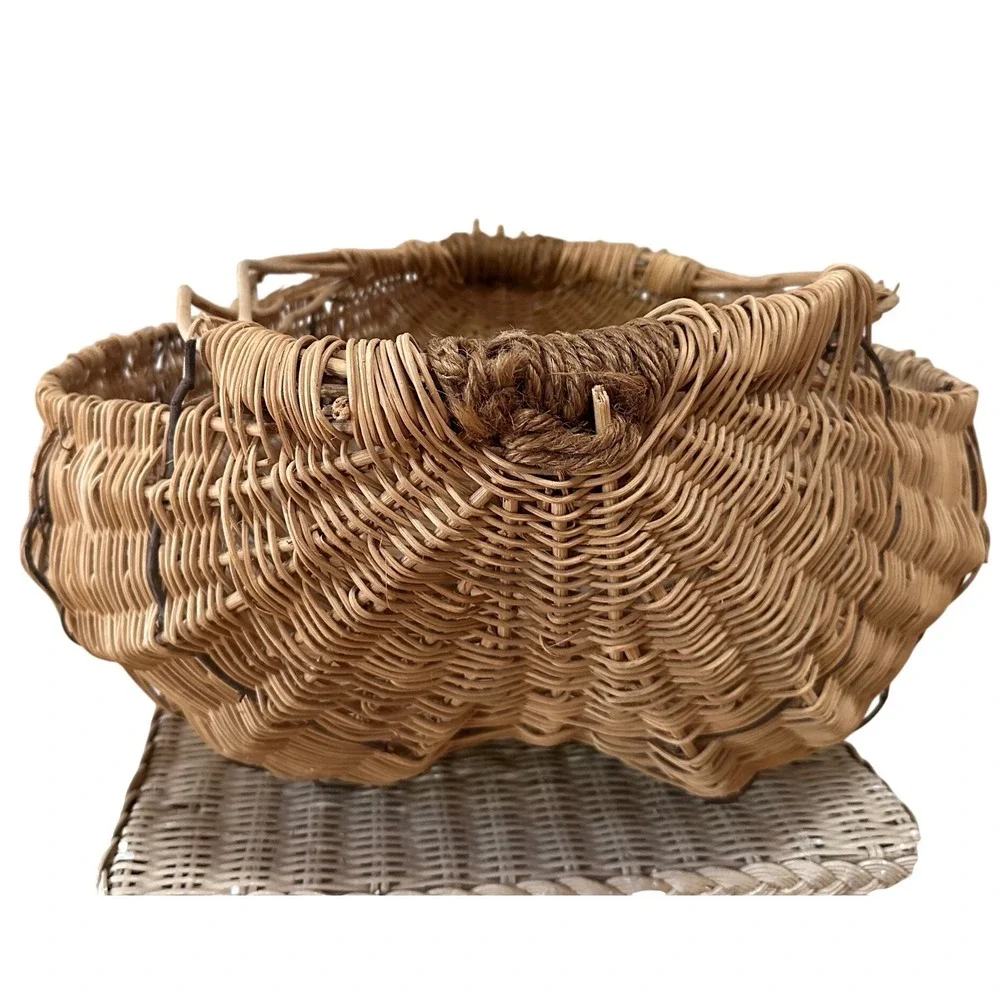 Lg Vtg Handwoven Wicker Gathering Buttock Basket Primitive Egg Farmhouse Decor